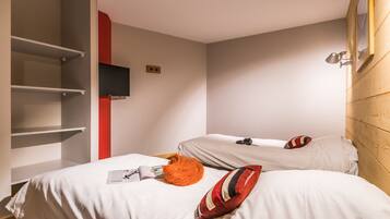 Appartement 4 personnes - 1 chambre - Exposition Sud - Vue montagne dégagée | 1 phòng ngủ, bàn ủi/dụng cụ ủi quần áo