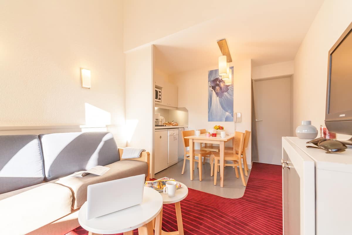 Studio 4 personnes - 1 coin nuit - Vue montagne dégagée | Aire de séjour | Téléviseur