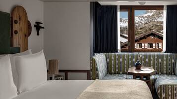 Room, Mountain View (Val d'Isère) | Premium bedding, minibar, in-room safe, soundproofing