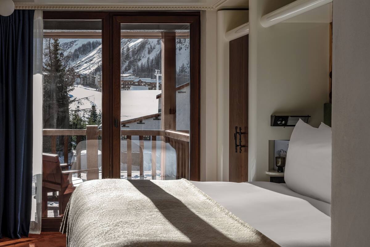 val d isère facing the slopes with balcony | premium bedding, minibar, in-room safe, soundproofing