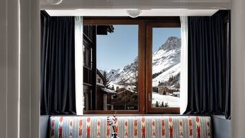 Room (Val d'Isère) | Premium bedding, minibar, in-room safe, soundproofing