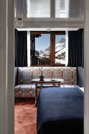Chambre (Val d'Isère) | Literie de qualité supérieure, minibar, coffres-forts dans les chambres