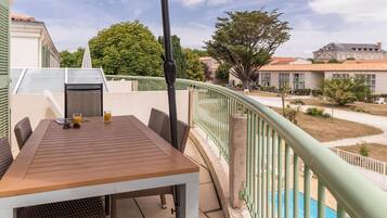 Appartement 4 personnes - 1 chambre - Terrasse - Vue piscine | View from room