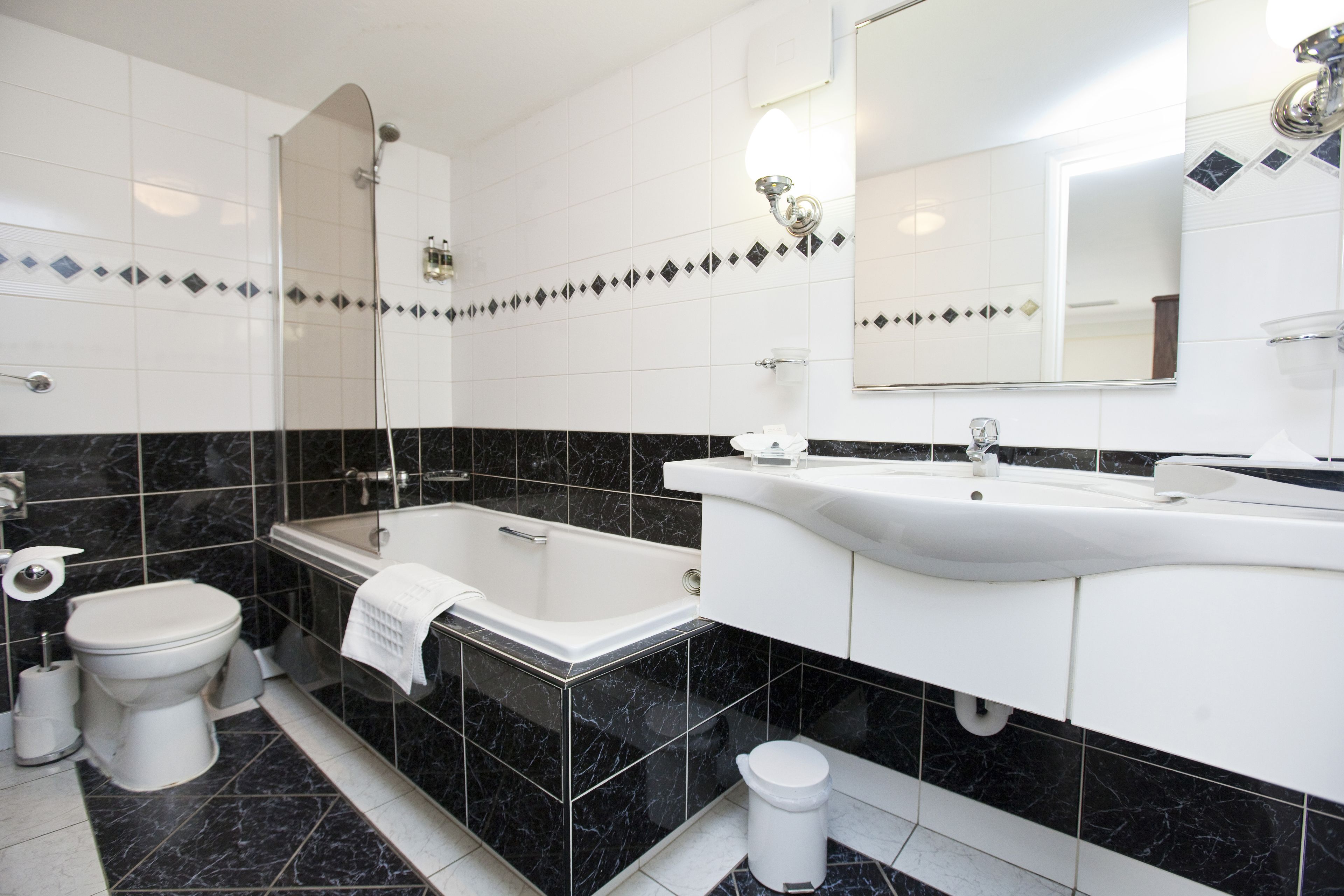 double or twin room, garden view | bathroom | combined shower/bathtub, designer toiletries, hair dryer, towels