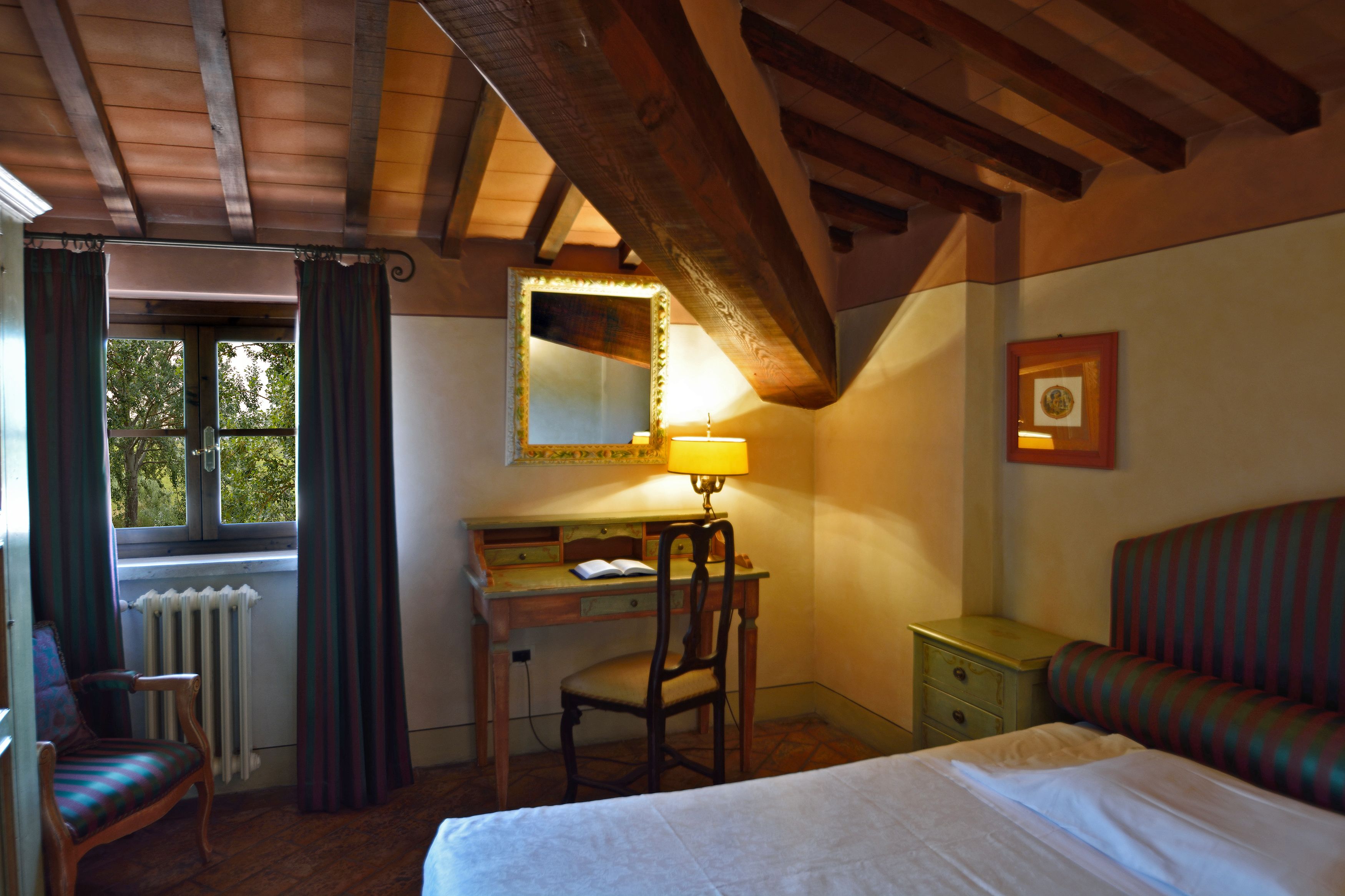 suite (duplex) | hypo-allergenic bedding, minibar, in-room safe, desk