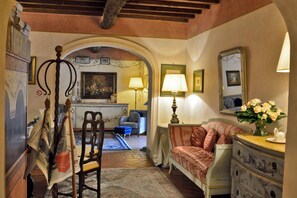 Lobby sitting area - Hotel Calamidoro (Calcinaia)