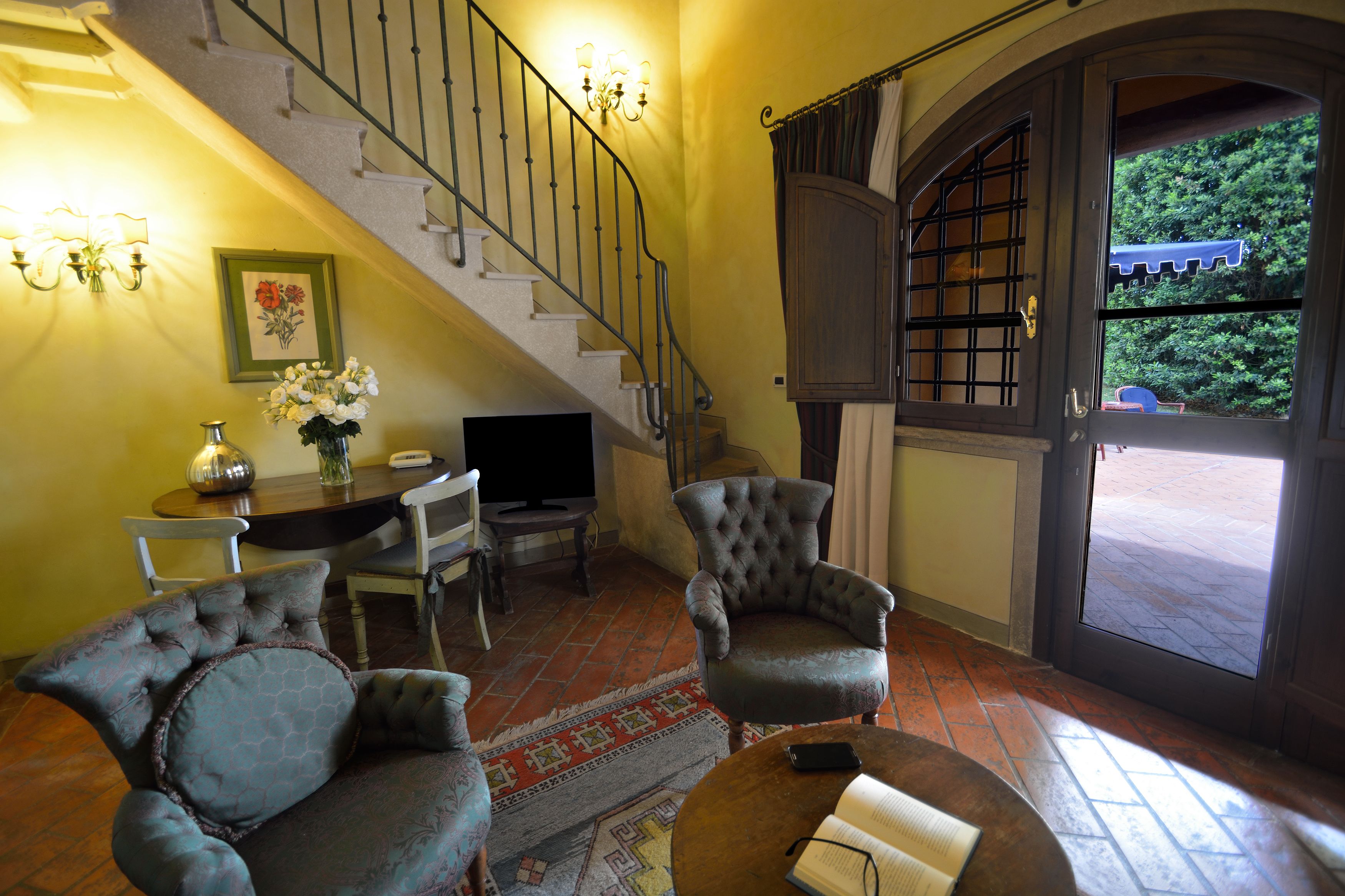 suite (duplex) | hypo-allergenic bedding, minibar, in-room safe, desk