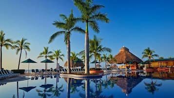 6 outdoor pools, pool umbrellas, sun loungers