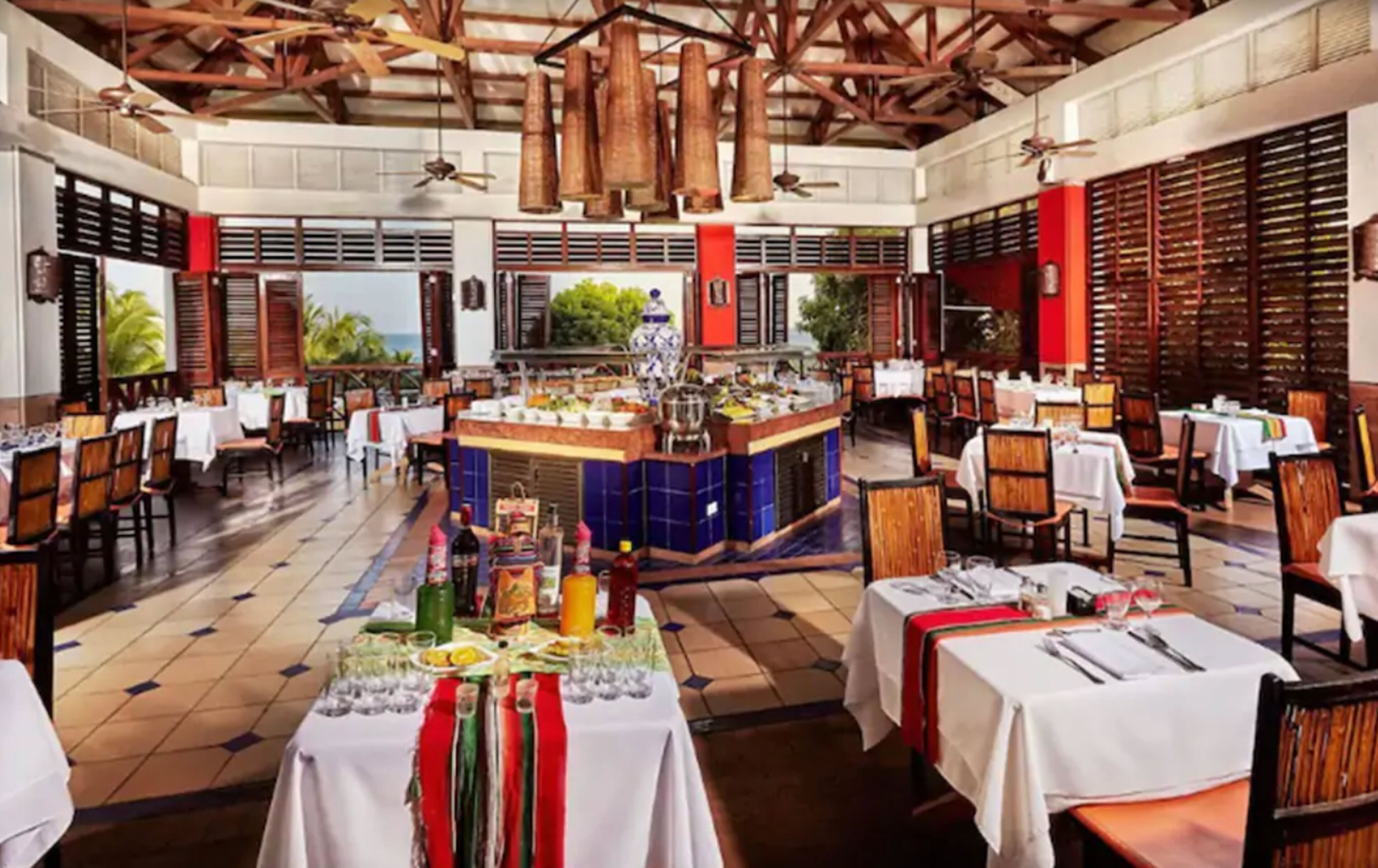 9 restaurants, breakfast, lunch, dinner served; seafood 