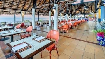 9 ๊ฐ์ ๋ ์คํ ๋, ์์นจ ์์ฌ, ์ ์ฌ ์์ฌ, ์ ๋
์์ฌ ์ ๊ณต(์ํธ๋)