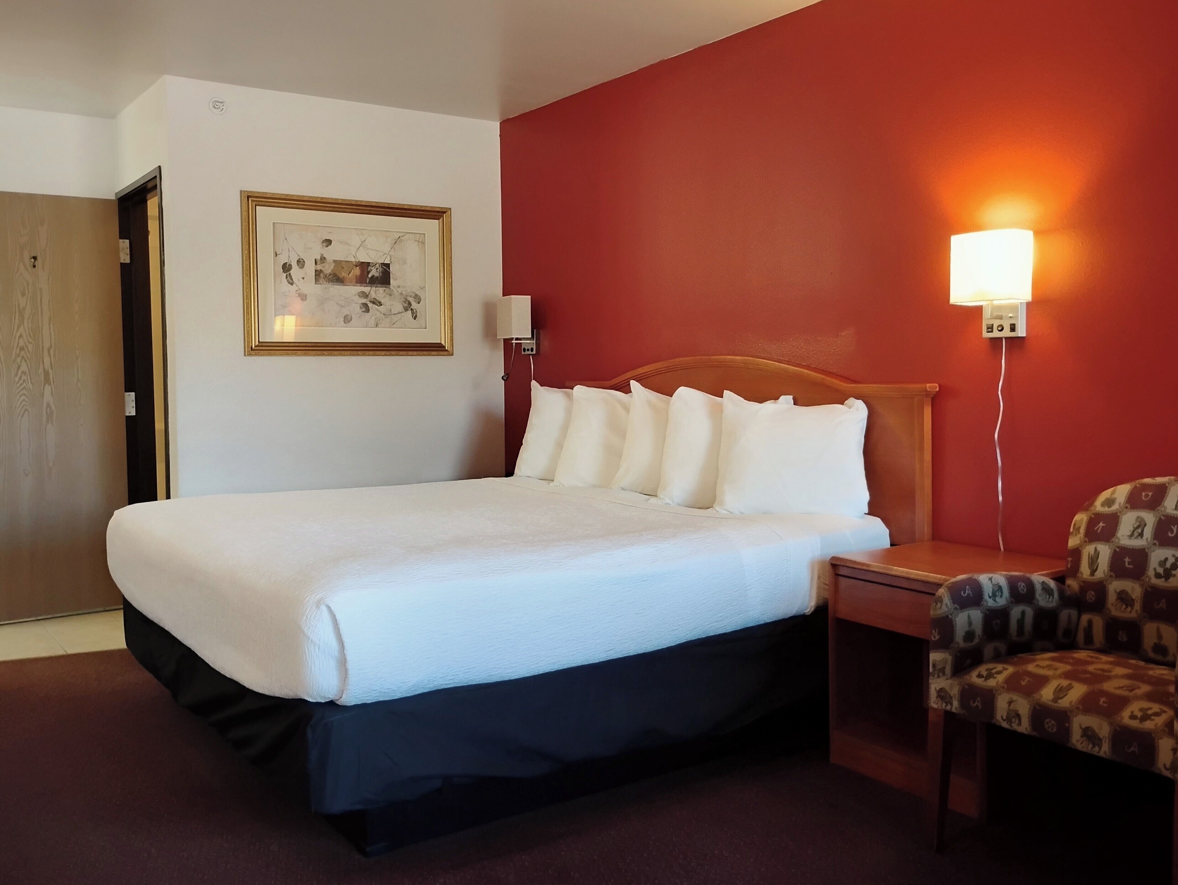 مكواة/لوح كي وواي فاي مجانًا وملاءات أسرّة ومُنبهات