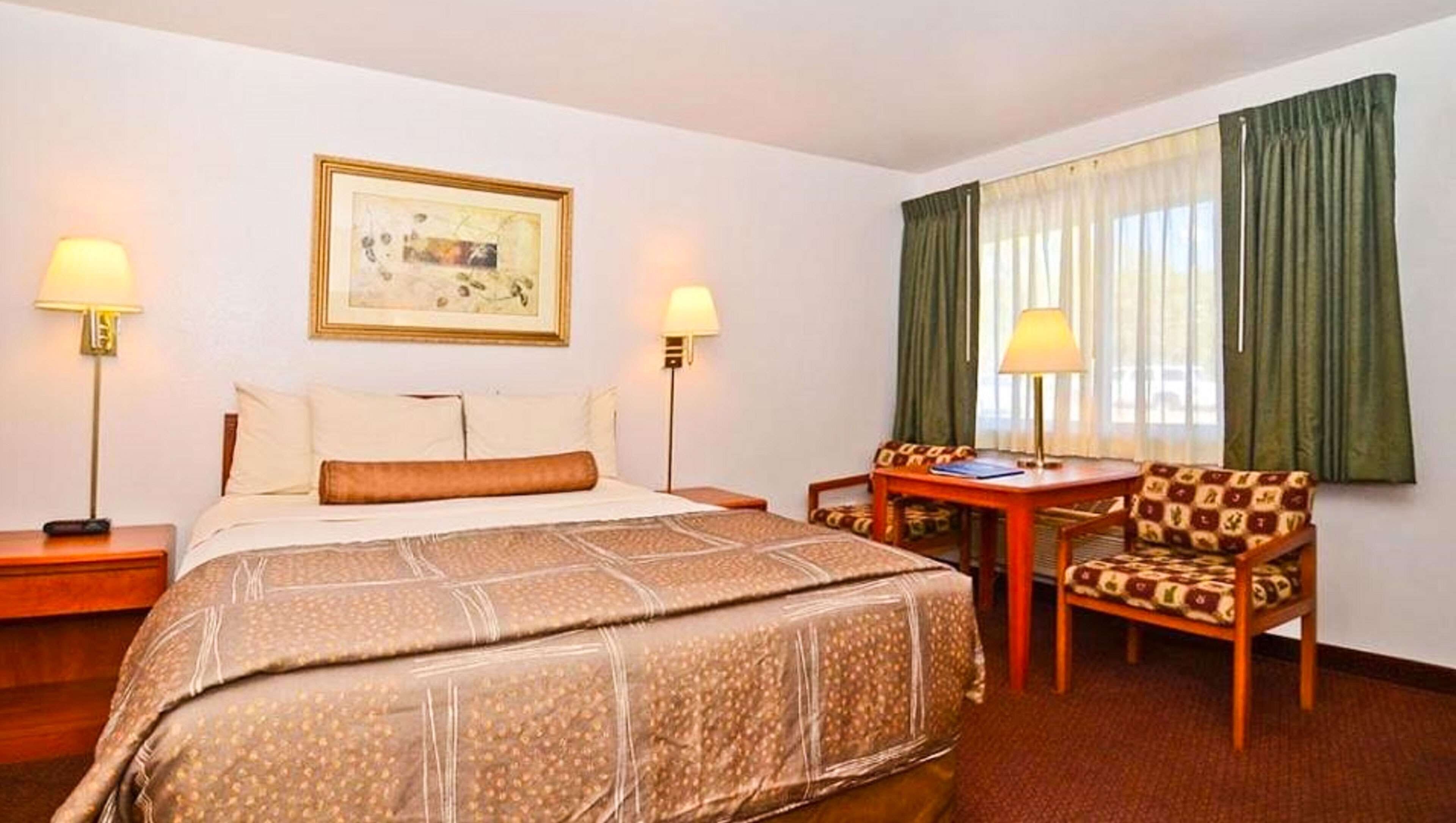 Ferros/tábuas de passar roupa, Wi-Fi de cortesia, roupa de cama