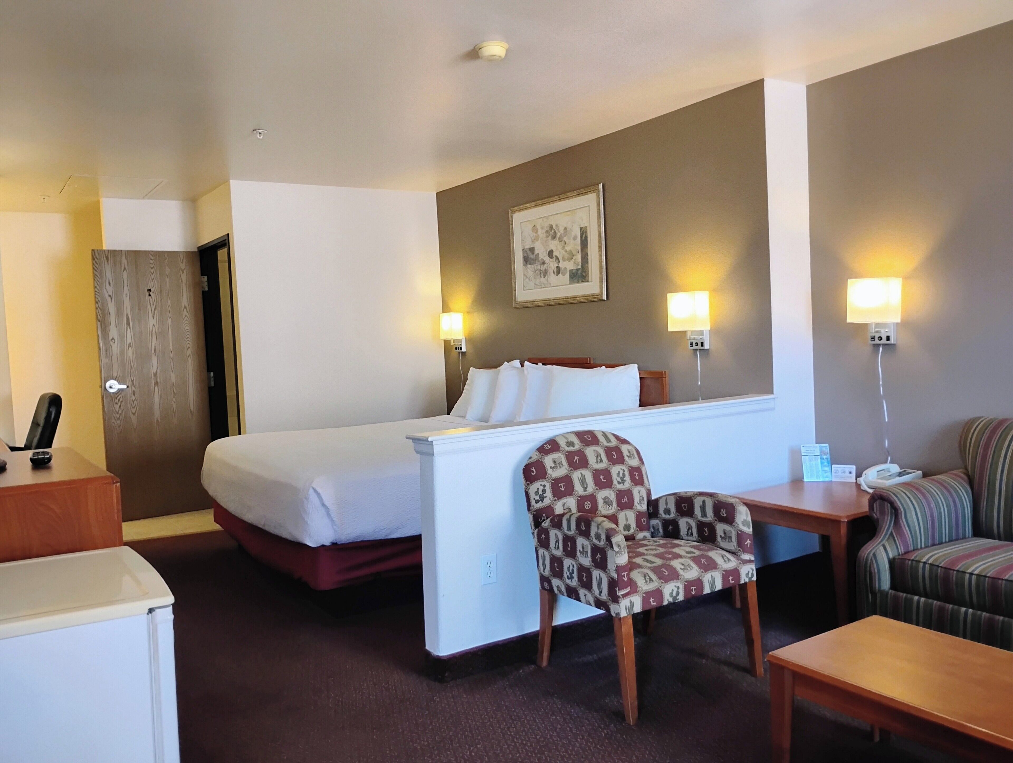 Iron/ironing board, free WiFi, bed sheets, alarm clocks