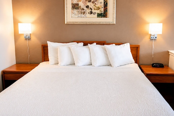 Suite, 1 King Bed with Sofa bed | Iron/ironing board, free WiFi, bed sheets, alarm clocks