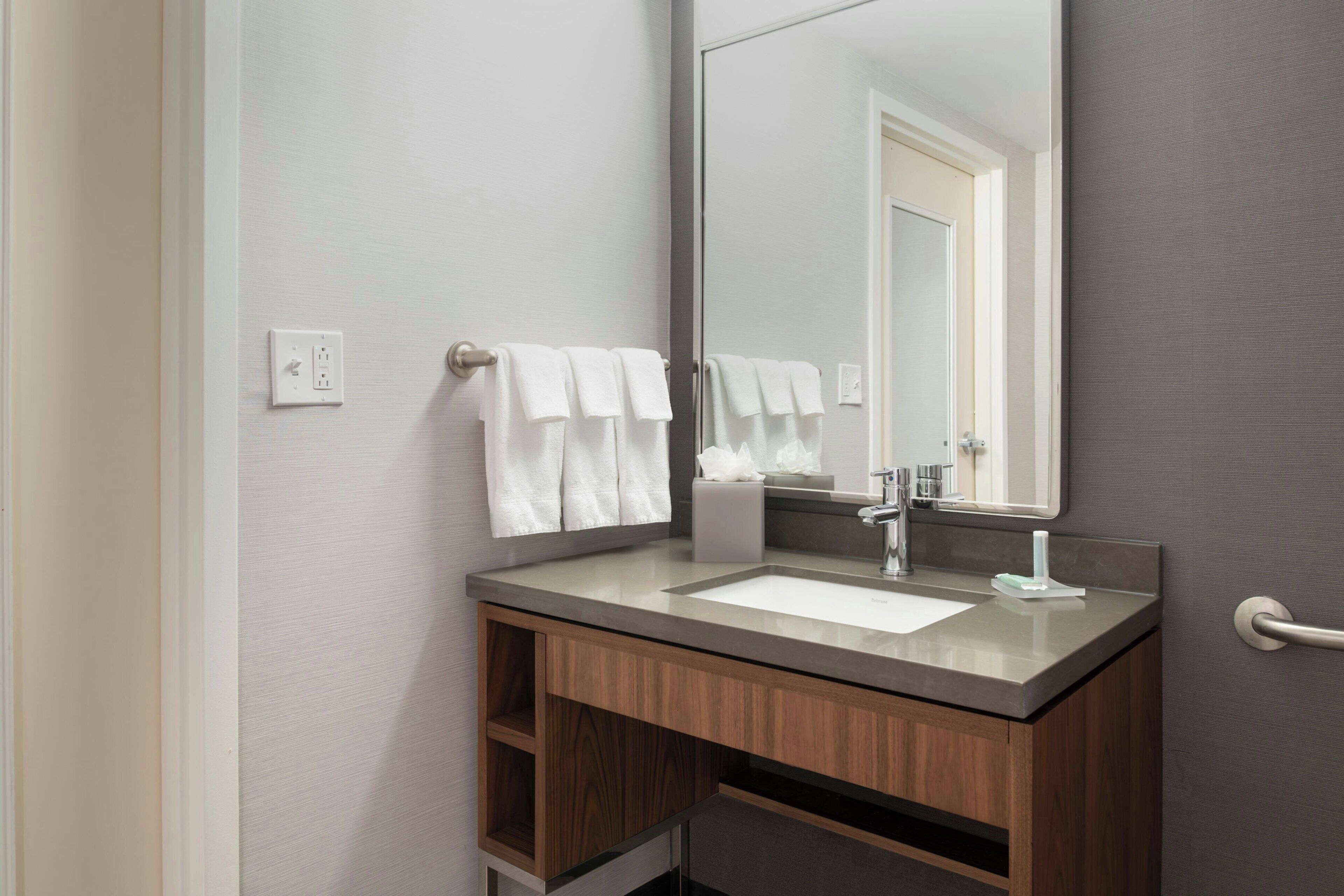 in-room safe, desk, laptop workspace, blackout curtains