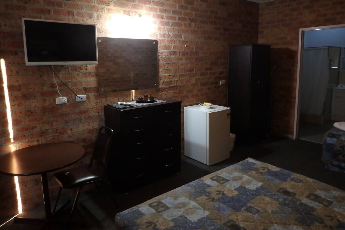 Schreibtisch, kostenloses WLAN, Bettwäsche