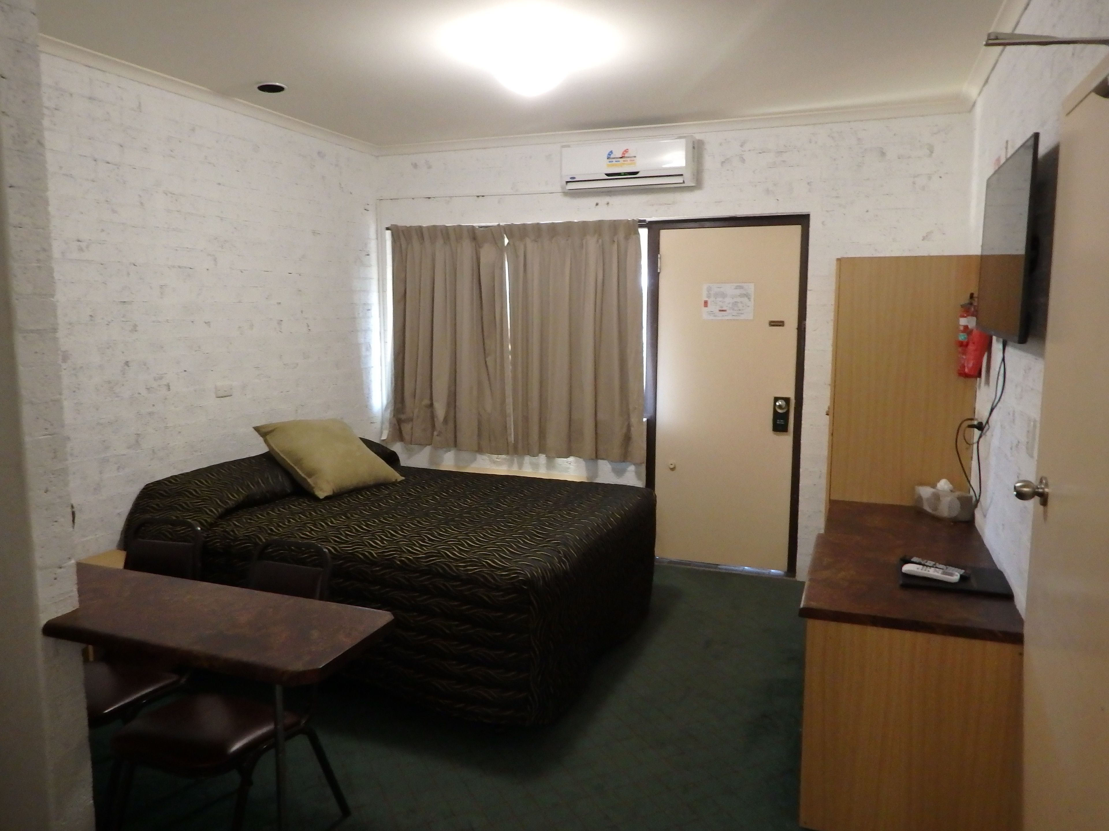 Familien-Suite, 2 Schlafzimmer (Family Room & Breakfast) | Schreibtisch, kostenloses WLAN, Bettwäsche