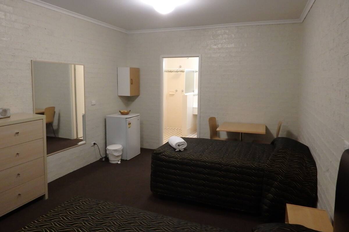 Schreibtisch, kostenloses WLAN, Bettwäsche