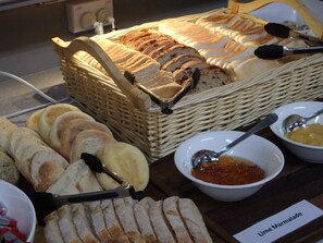 Tägliches inbegriffenes Frühstück