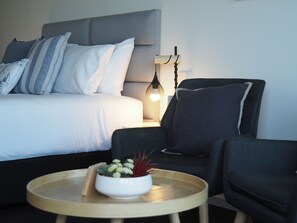 Habitación estándar, balcón (Waterview Queen) | Colchones con acolchado adicional y cortinas opacas