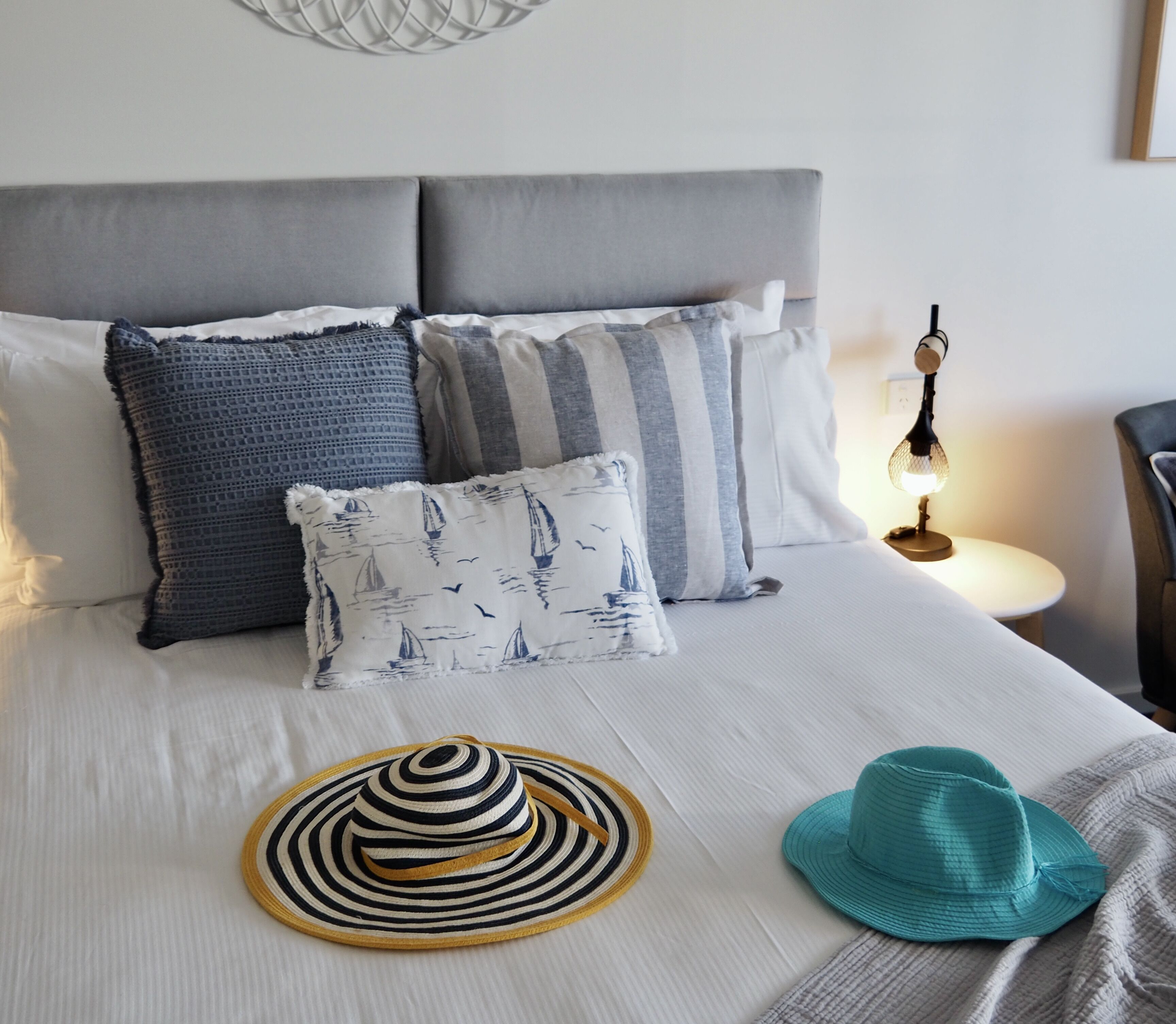 Surmatelas, rideaux occultants, fer et planche à repasser, Wi-Fi gratuit