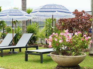 屋外プール、サンラウンジャー