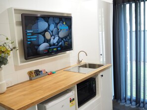 Family Suite, 2 Bedrooms | Private kitchen | Mini-fridge, microwave, coffee/tea maker, electric kettle