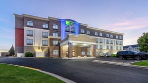 A hotel with a modern design, featuring a prominent sign for the Holiday Inn Express & Suites. - Holiday Inn Express Hotel & Suites - Cheyenne by IHG (Cheyenne)