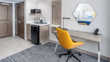 1 bedroom, premium bedding, pillow-top beds, desk