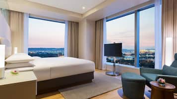 Premium bedding, down comforters, minibar, in-room safe