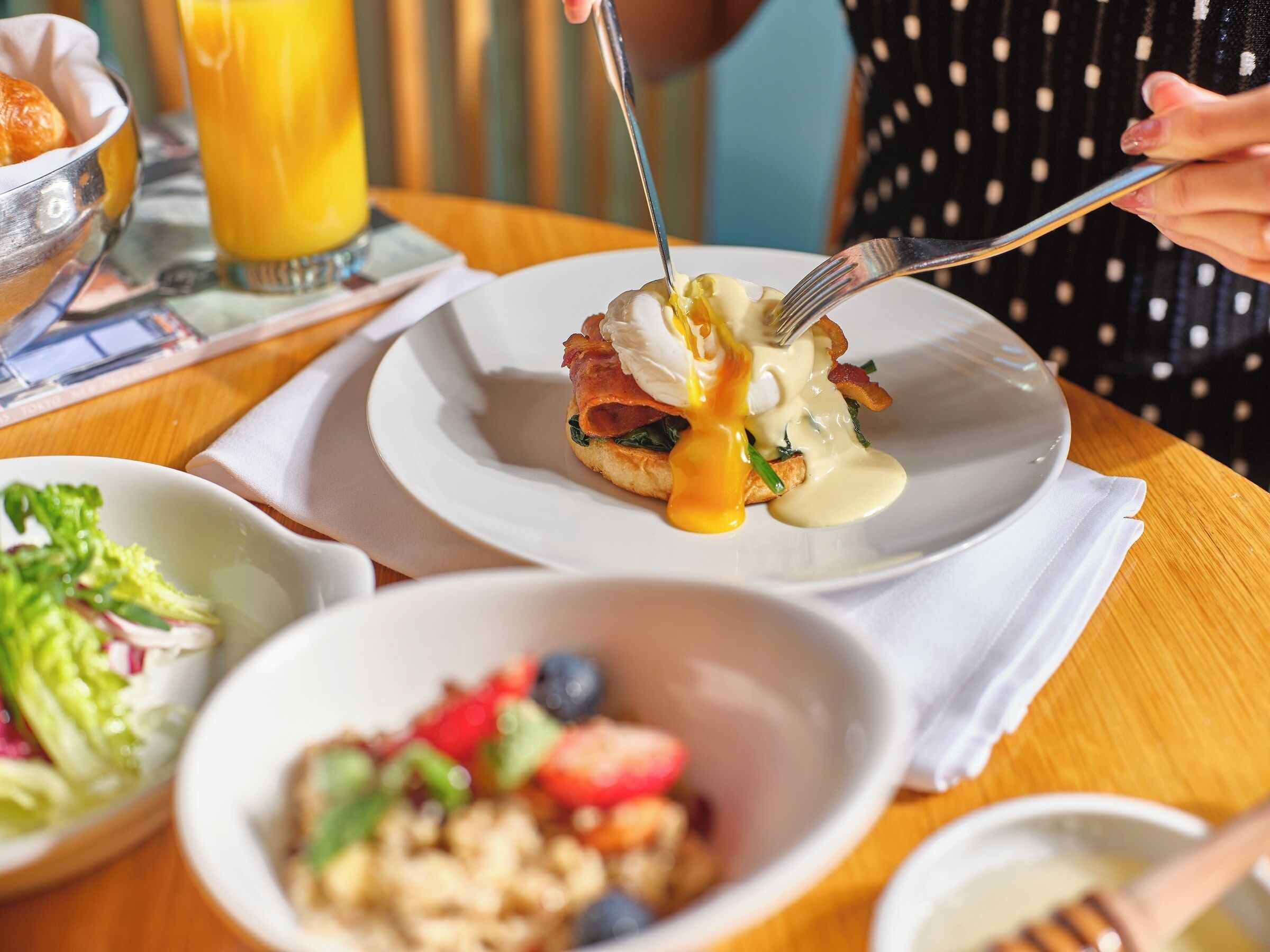 Daily buffet breakfast (KRW 52000 per person)