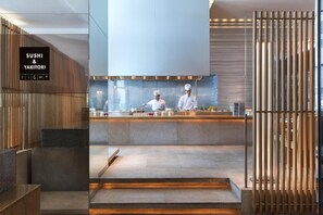 3 restaurants, breakfast served - Grand Hyatt Incheon (Incheon)