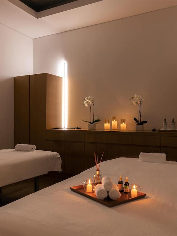 Couples treatment rooms, sauna, hot springs, body treatments, facials