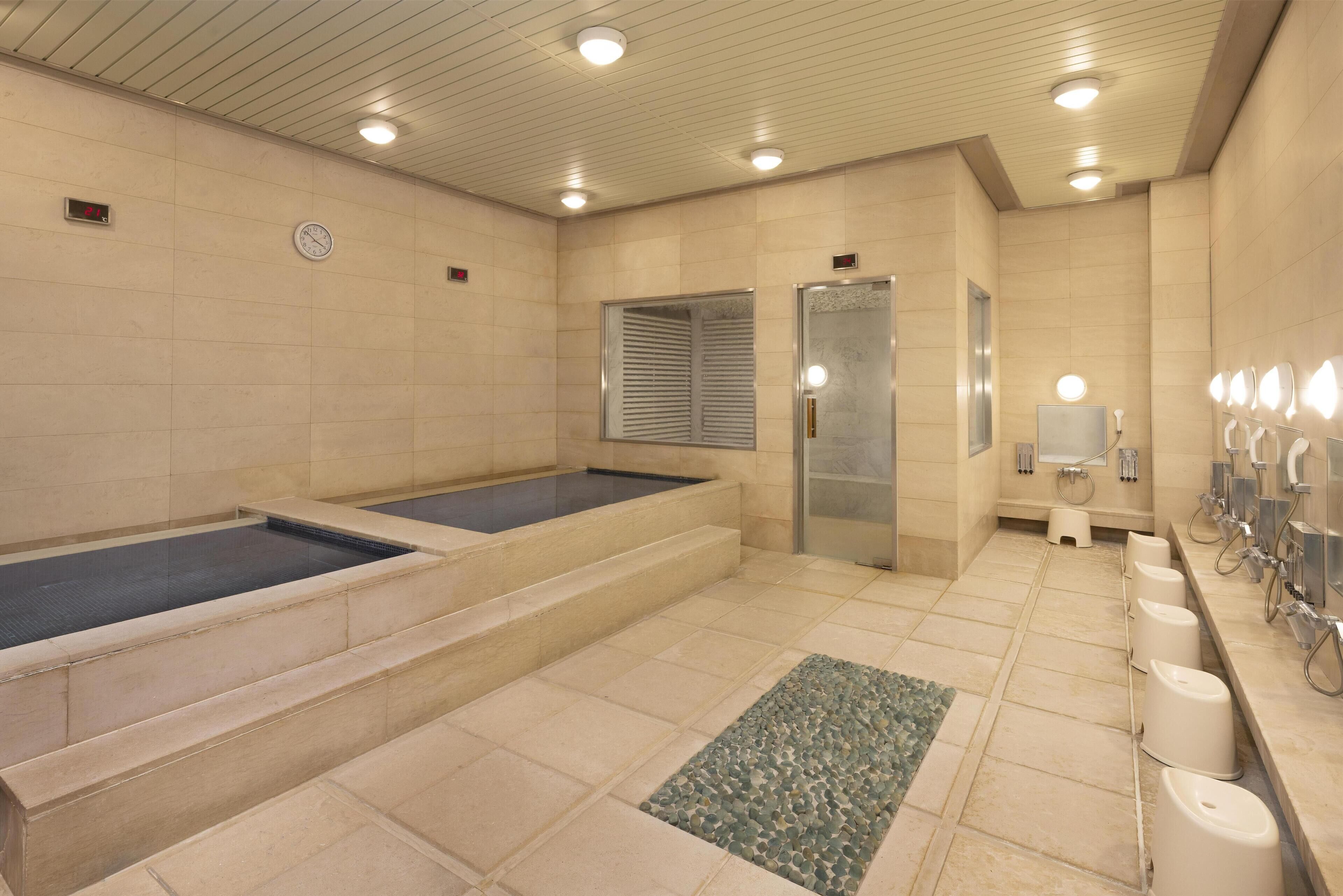 Couples treatment rooms, sauna, hot springs, body treatments, facials