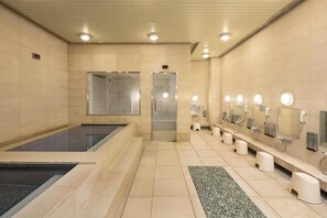 Couples treatment room(s), sauna, hot springs/mineral springs