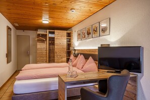 Una cassaforte in camera, una scrivania, Wi-Fi gratuito