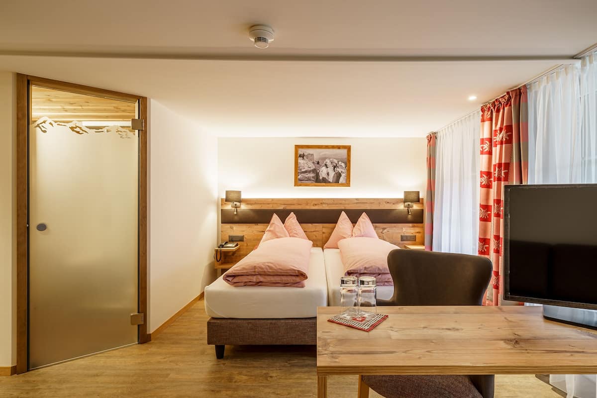 小型套房 (Chalet Enzian) | 客房内保险箱、办公桌、免费 WiFi