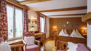 Chambre Double Supérieure | Coffres-forts dans les chambres, bureau, Wi-Fi gratuit