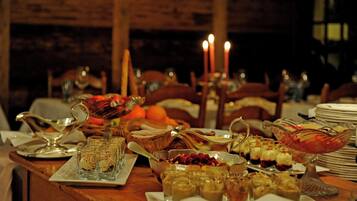 3 Restaurants, Frühstück, Mittagessen, Abendessen, regionale Küche