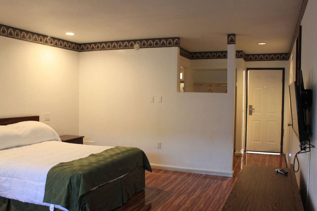 Blackout drapes, iron/ironing board, free WiFi, bed sheets