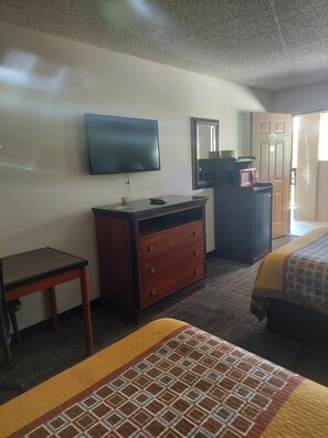 Standard Room, 2 Double Beds | In-room safe, desk, free WiFi, bed sheets - Shelaine Inn (Jeffersonville)