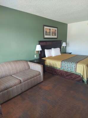 Standard Room, 1 King Bed | In-room safe, desk, free WiFi, bed sheets