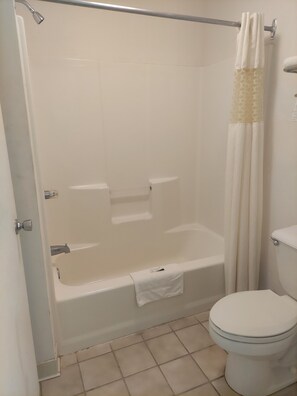 Standard Room, 2 Double Beds | Bathroom | Combined shower/bathtub, free toiletries, hair dryer, towels