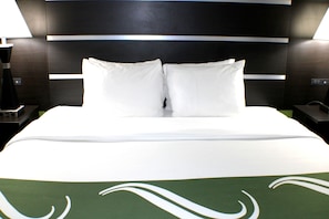 Premium bedding, down comforters, in-room safe, desk - Quality Inn & Suites Bedford West (Bedford)