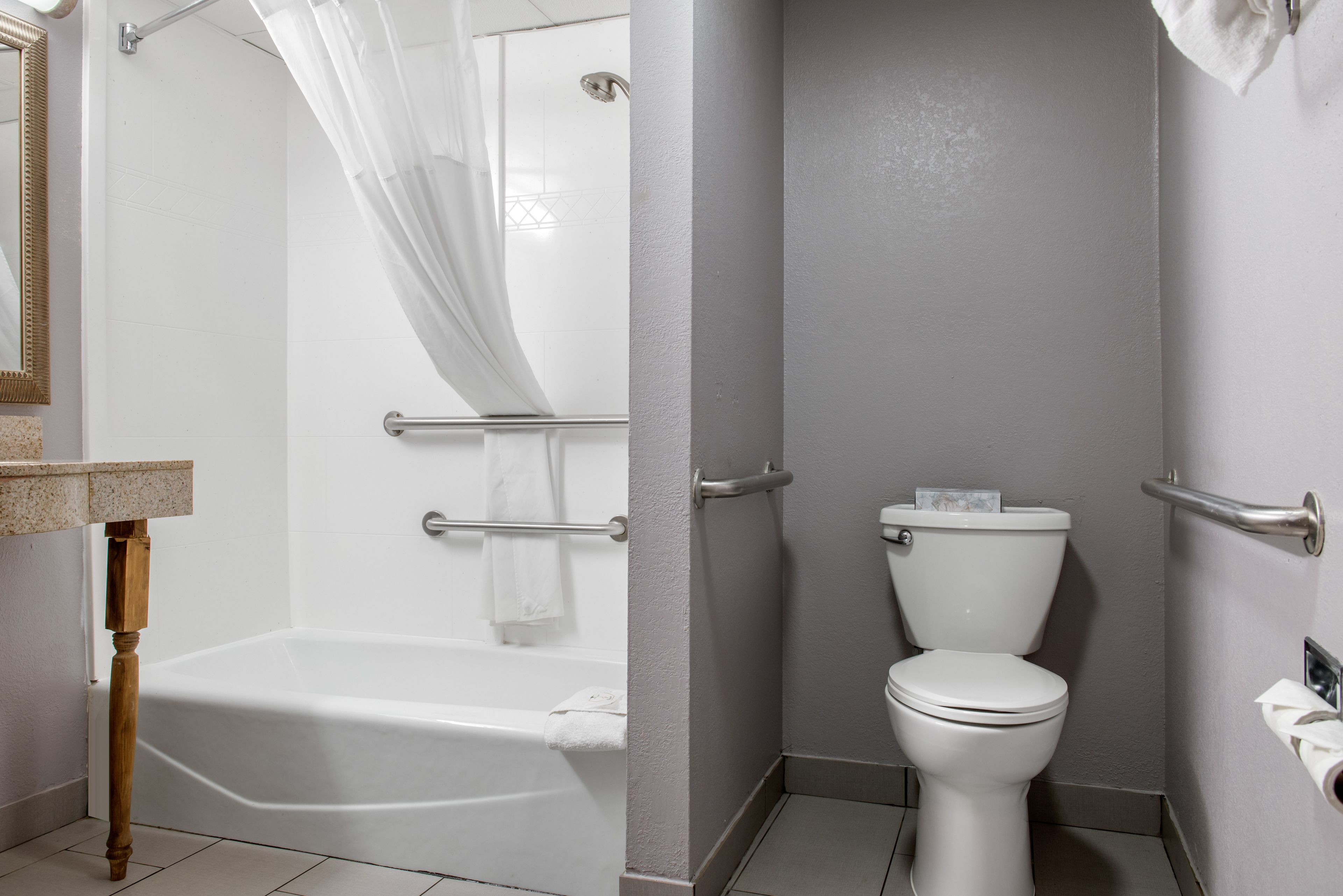 Camera Standard, 1 letto king, non fumatori | Bagno | Combinazione doccia/vasca, vasca da bagno a immersione totale