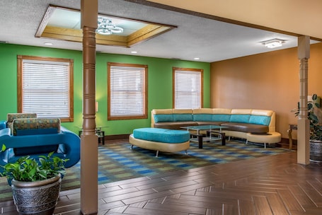Lobby. Quality Inn & Suites Bedford West