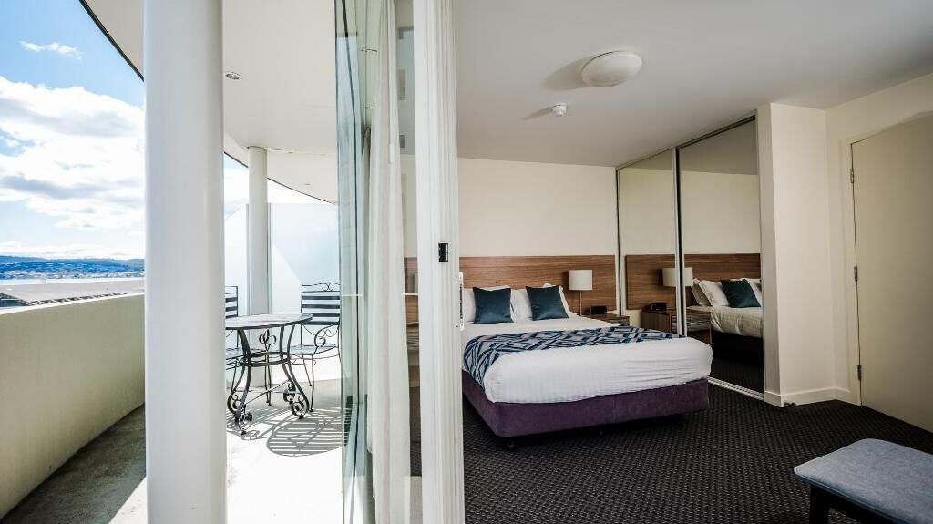 办公桌、熨斗/熨衣板、旅行婴儿床、免费 WiFi