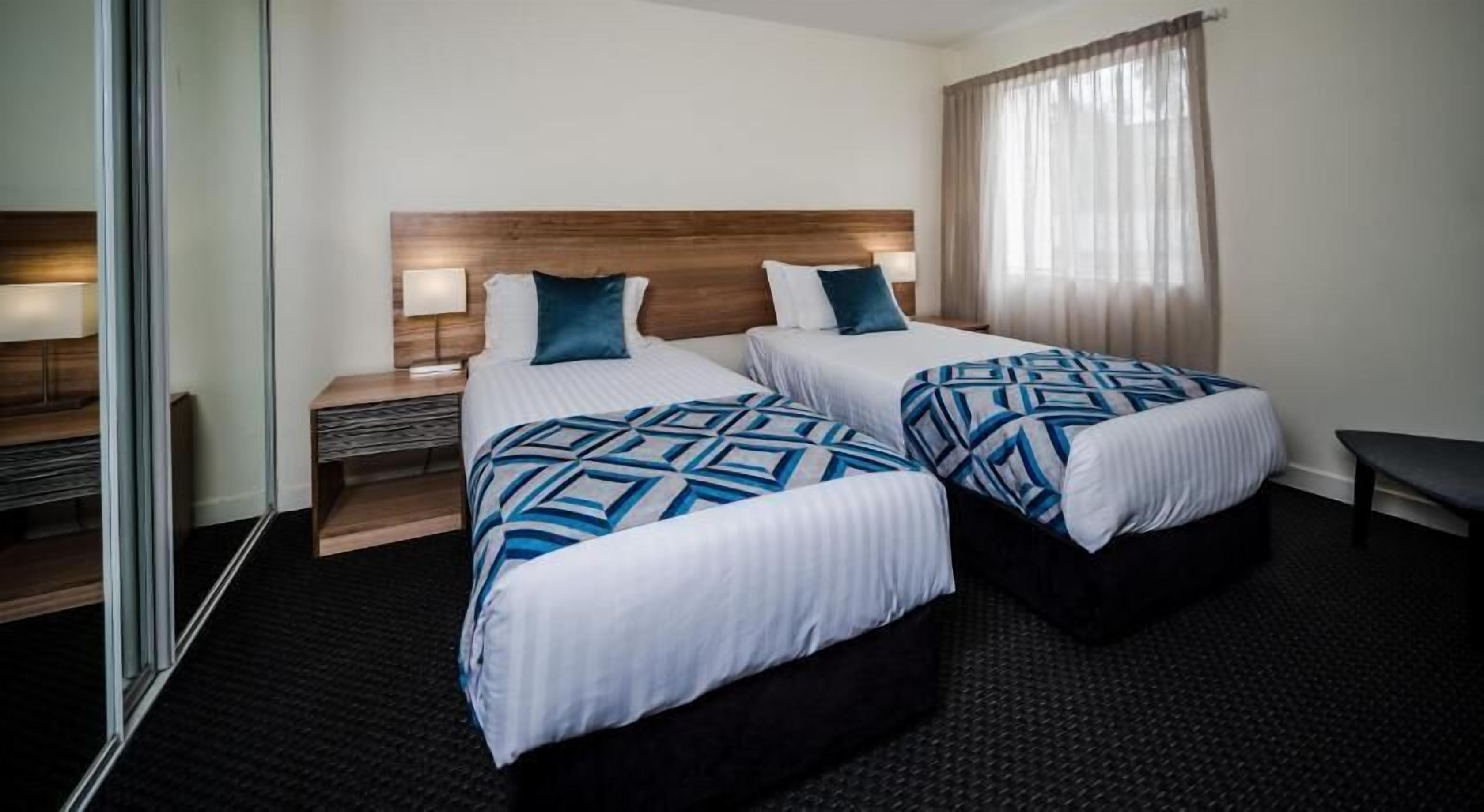 办公桌、熨斗/熨衣板、旅行婴儿床、免费 WiFi