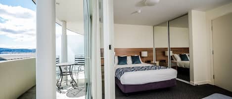 Penthouse, 1 chambre | Minibar, bureau, fer et planche à repasser, lits bébé (gratuits)