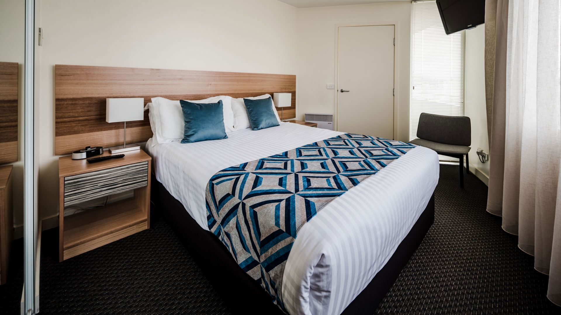 办公桌、熨斗/熨衣板、旅行婴儿床、免费 WiFi